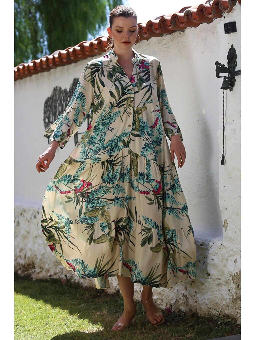 Bej Hakim Yaka Fırfırlı Kol Çiçekli Düğmeli Eteği Fırfırlı Allover Baskılı Dokuma Elbise 130 58-4