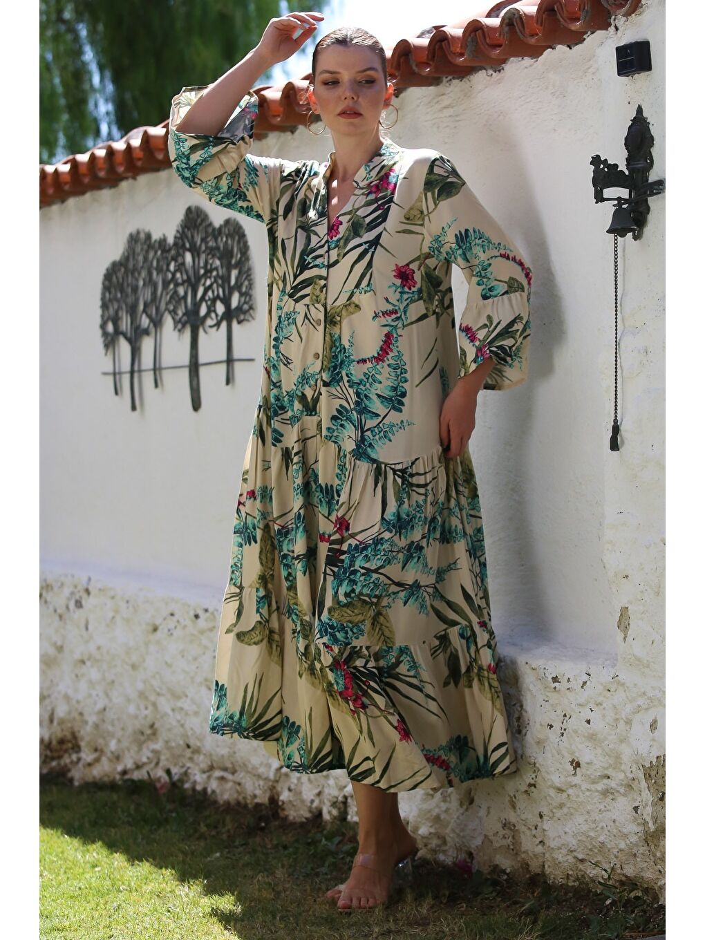 Bej Hakim Yaka Fırfırlı Kol Çiçekli Düğmeli Eteği Fırfırlı Allover Baskılı Dokuma Elbise 130 58-6