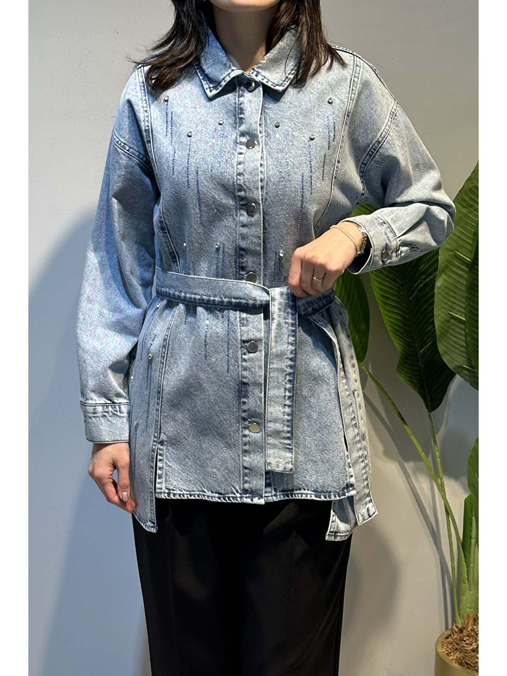 Taş Detay Denim Kuşaklı ve Önü Düğmeli Jean Ceket 7456 Mavi-1