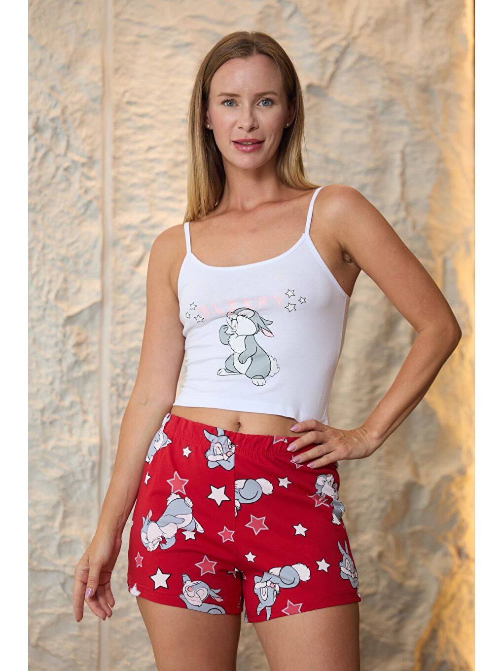 Kırmızı Tavşan Baskılı Şortlu Pijama Takımı