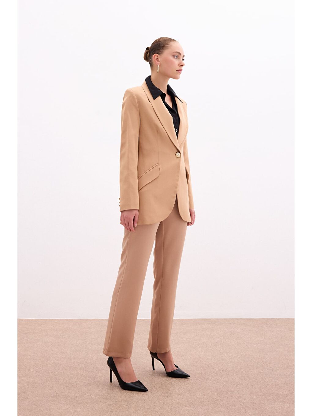 Kahverengi Düğme Detaylı Uzun Ceket - Camel-1