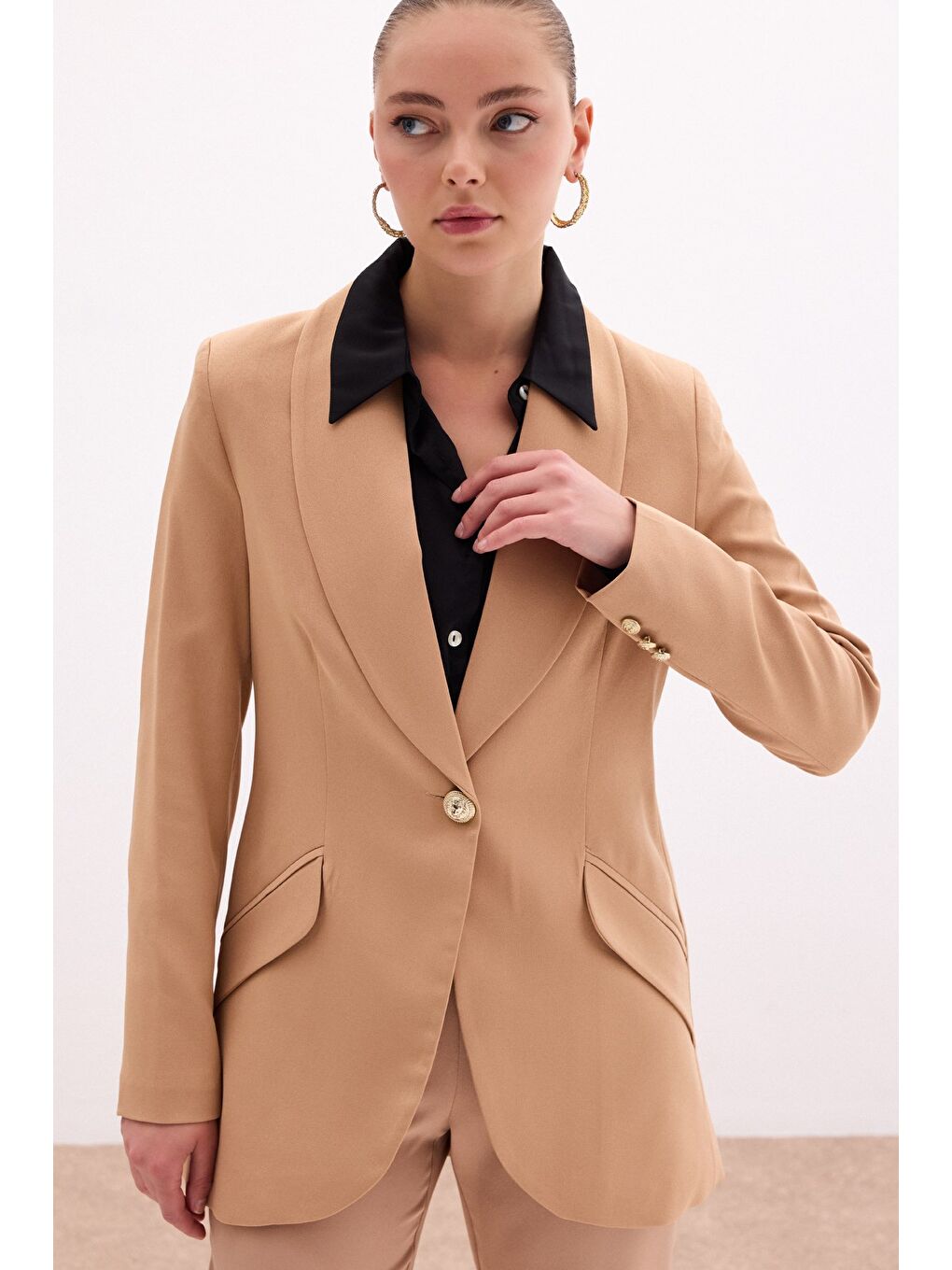 Kahverengi Düğme Detaylı Uzun Ceket - Camel-2