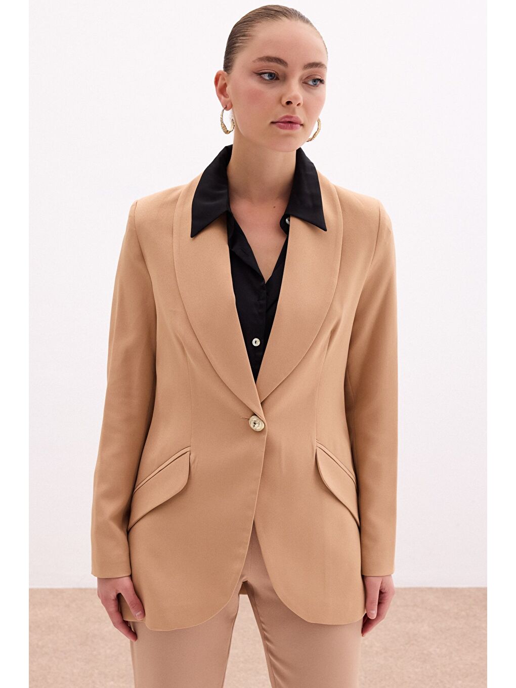 Kahverengi Düğme Detaylı Uzun Ceket - Camel-3