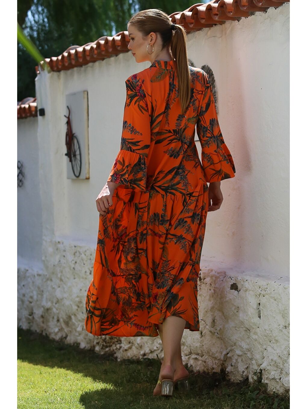 Turuncu Hakim Yaka Fırfırlı Kol Çiçekli Düğmeli Eteği Fırfırlı Allover Baskılı Dokuma Elbise 130 58-1