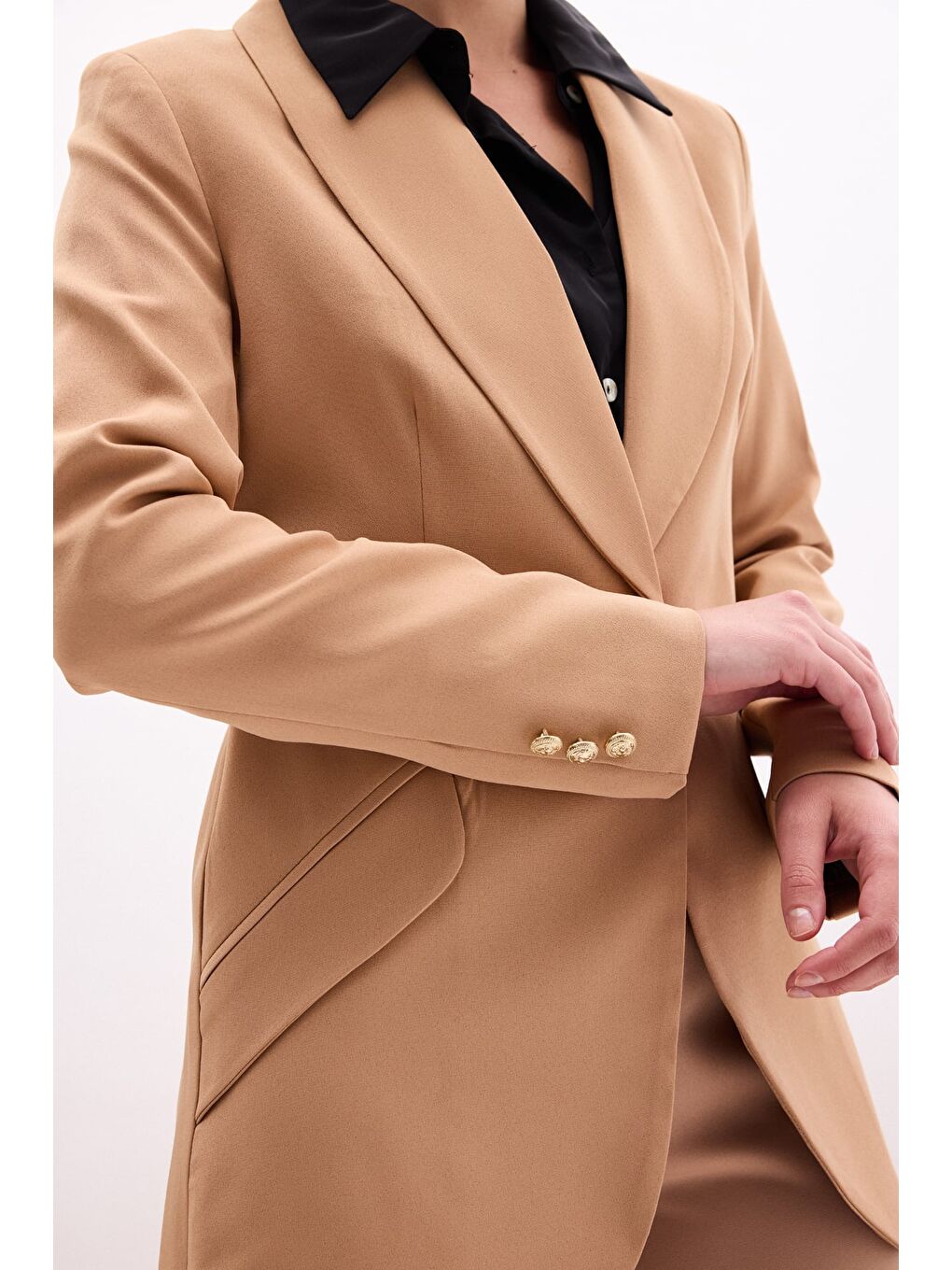 Kahverengi Düğme Detaylı Uzun Ceket - Camel-5
