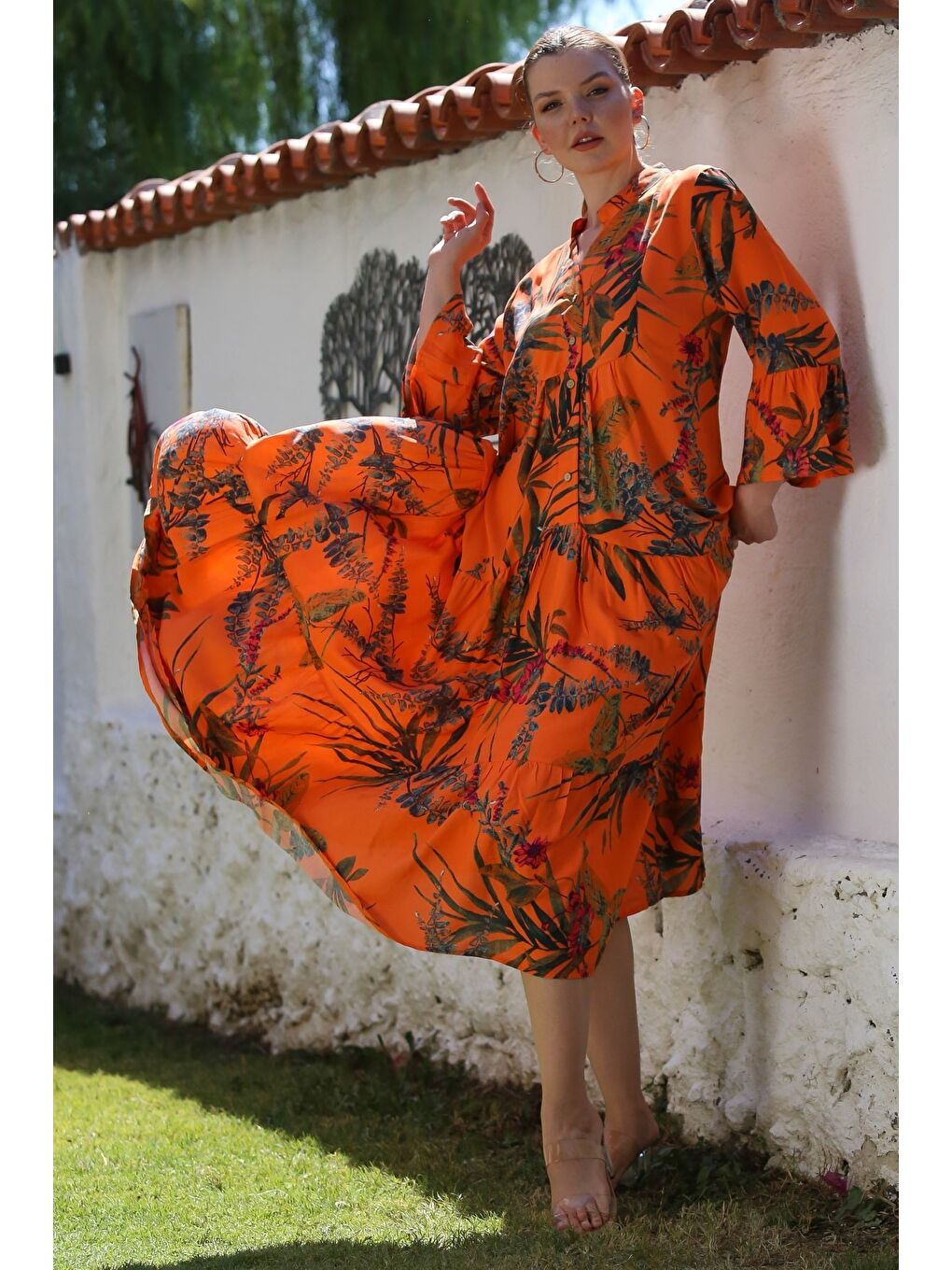 Turuncu Hakim Yaka Fırfırlı Kol Çiçekli Düğmeli Eteği Fırfırlı Allover Baskılı Dokuma Elbise 130 58-4