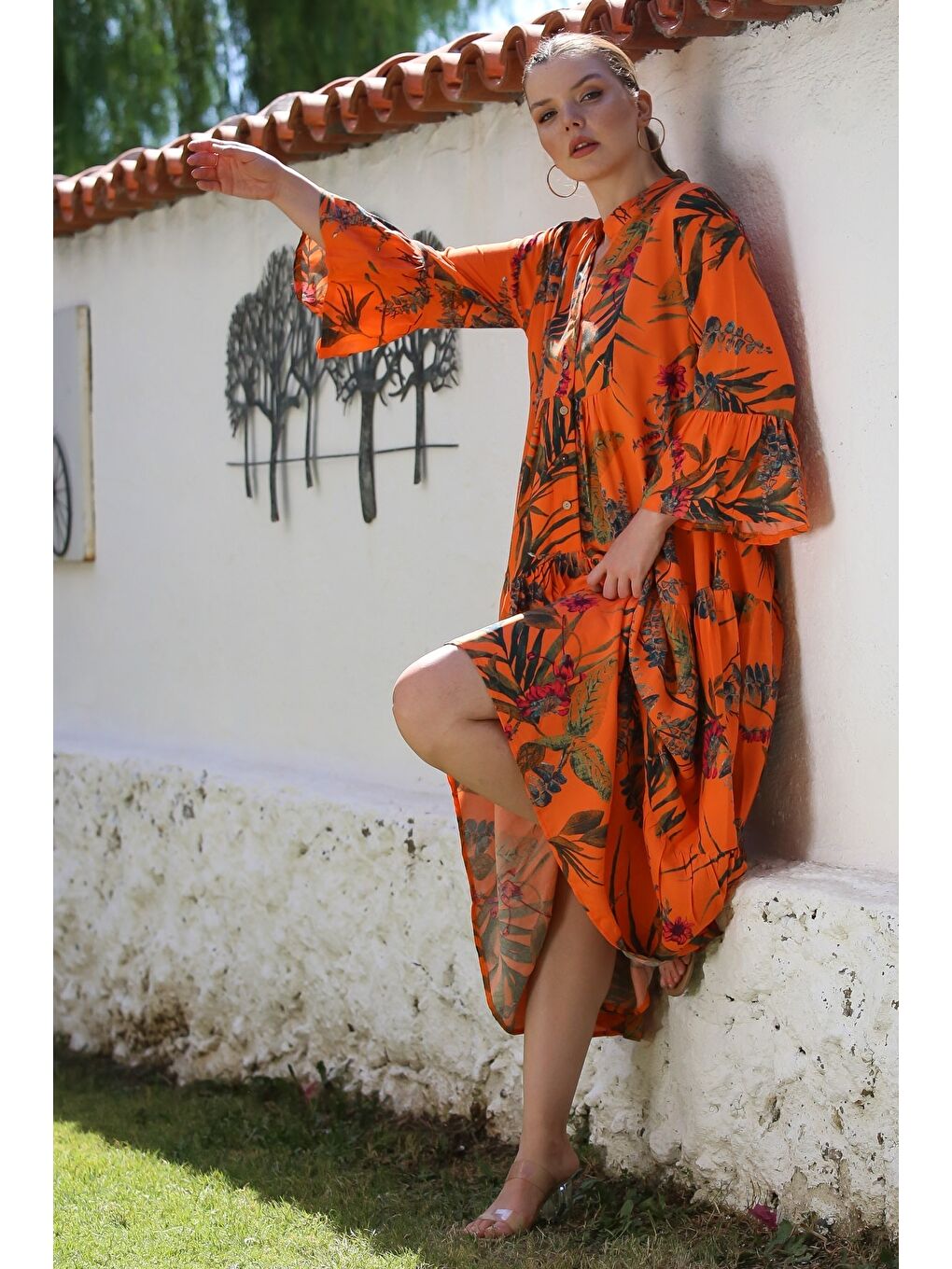 Turuncu Hakim Yaka Fırfırlı Kol Çiçekli Düğmeli Eteği Fırfırlı Allover Baskılı Dokuma Elbise 130 58-5