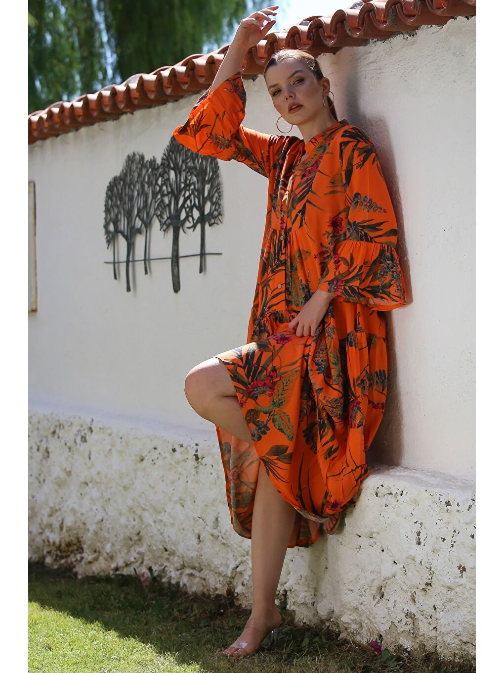Turuncu Hakim Yaka Fırfırlı Kol Çiçekli Düğmeli Eteği Fırfırlı Allover Baskılı Dokuma Elbise 130 58-6