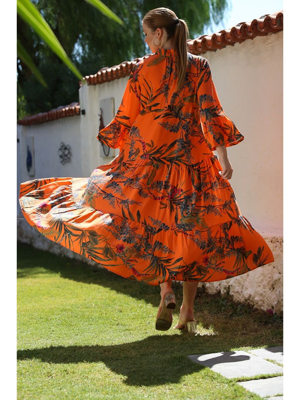 Turuncu Hakim Yaka Fırfırlı Kol Çiçekli Düğmeli Eteği Fırfırlı Allover Baskılı Dokuma Elbise 130 58-7