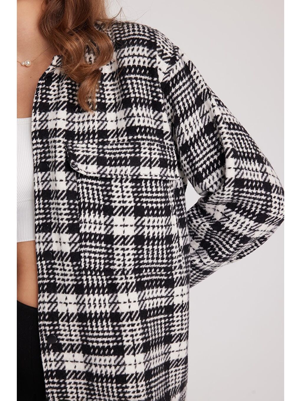 Karışık Kadın Relax Fit Rahat Kesim Çıtçıtlı Çift Cepli Kareli Kışlık Apaş Yaka Mont Gömlek-2