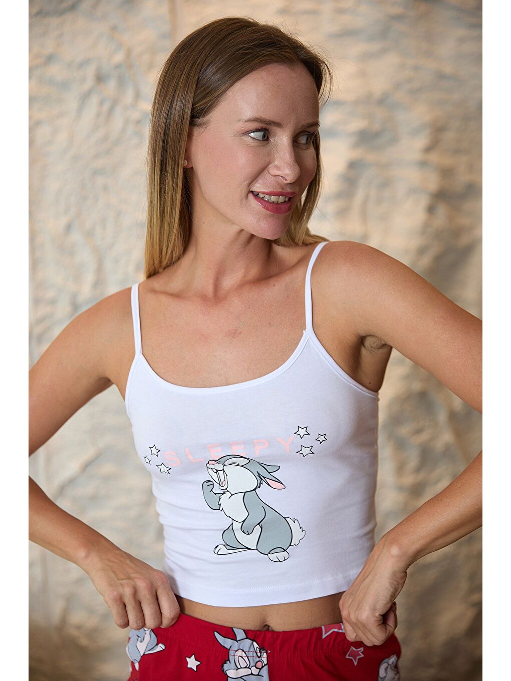 Kırmızı Tavşan Baskılı Şortlu Pijama Takımı-4