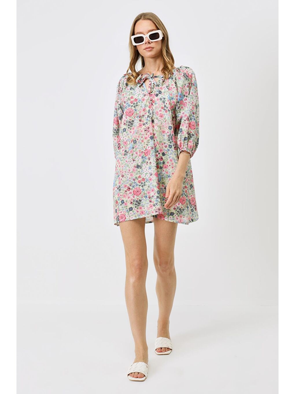 Beyaz Pareo Plaj Elbisesi 22327 Çiçekli