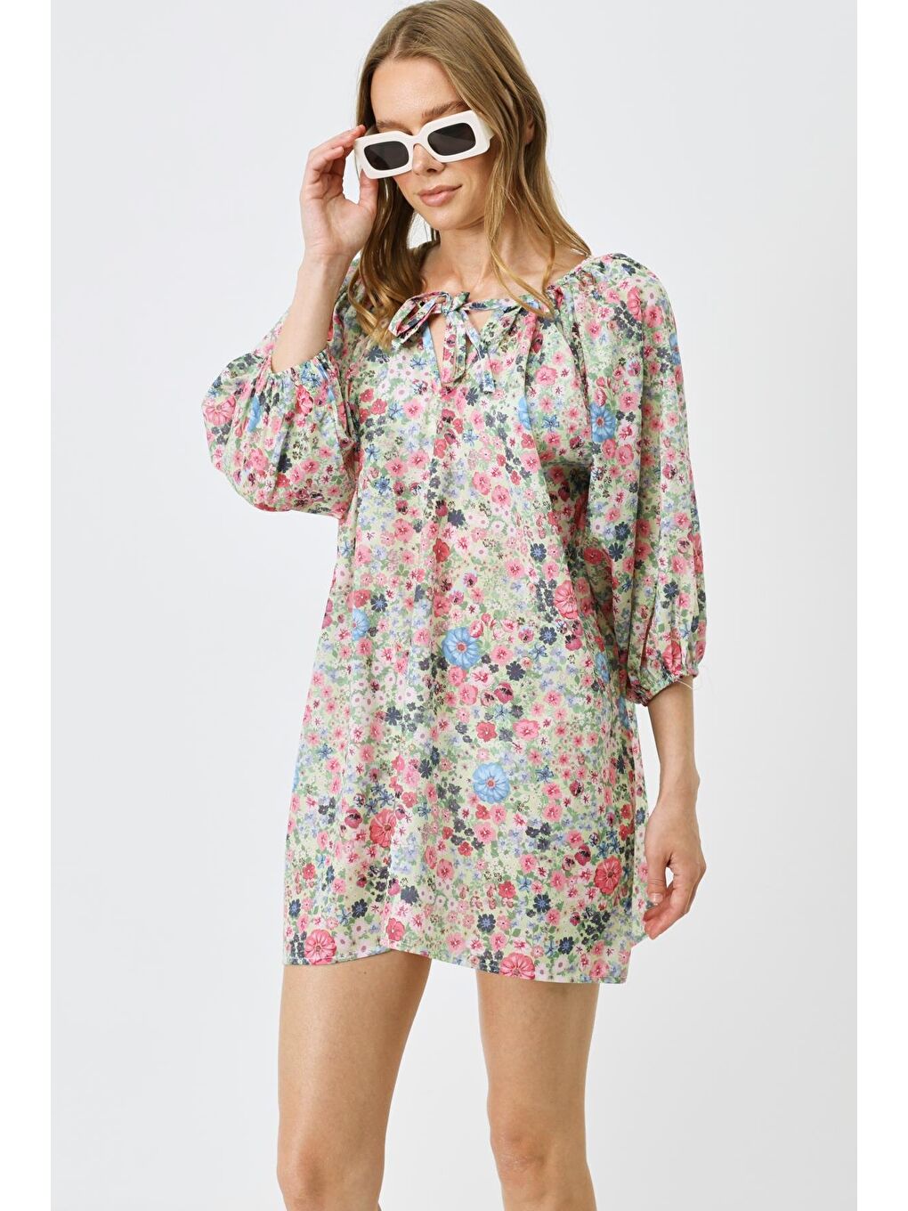 Beyaz Pareo Plaj Elbisesi 22327 Çiçekli-1