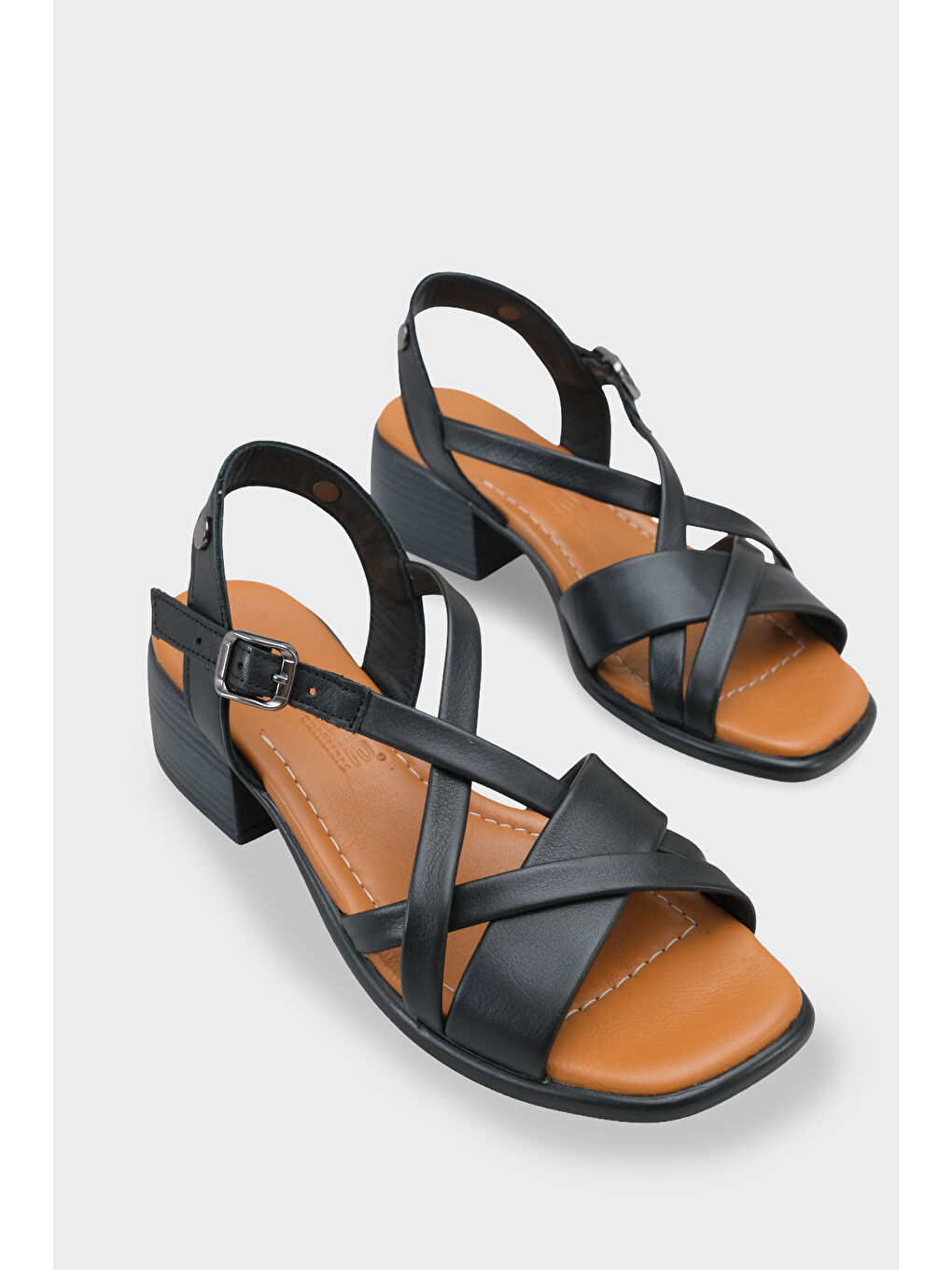 Siyah Noreen Hakiki Deri Orta Topuklu Kadın Sandalet-1