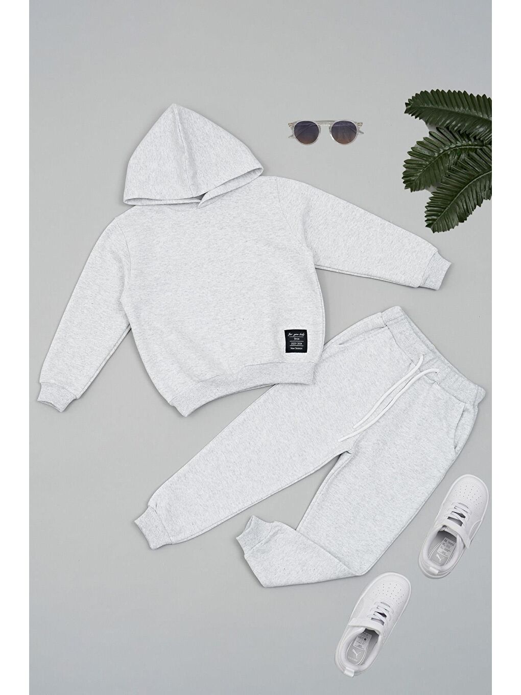 Kapüşonlu Etiket Detaylı Gri Alt Üst Takım