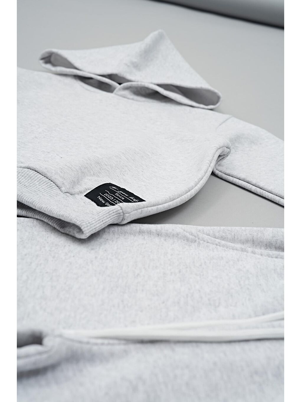 Kapüşonlu Etiket Detaylı Gri Alt Üst Takım-1