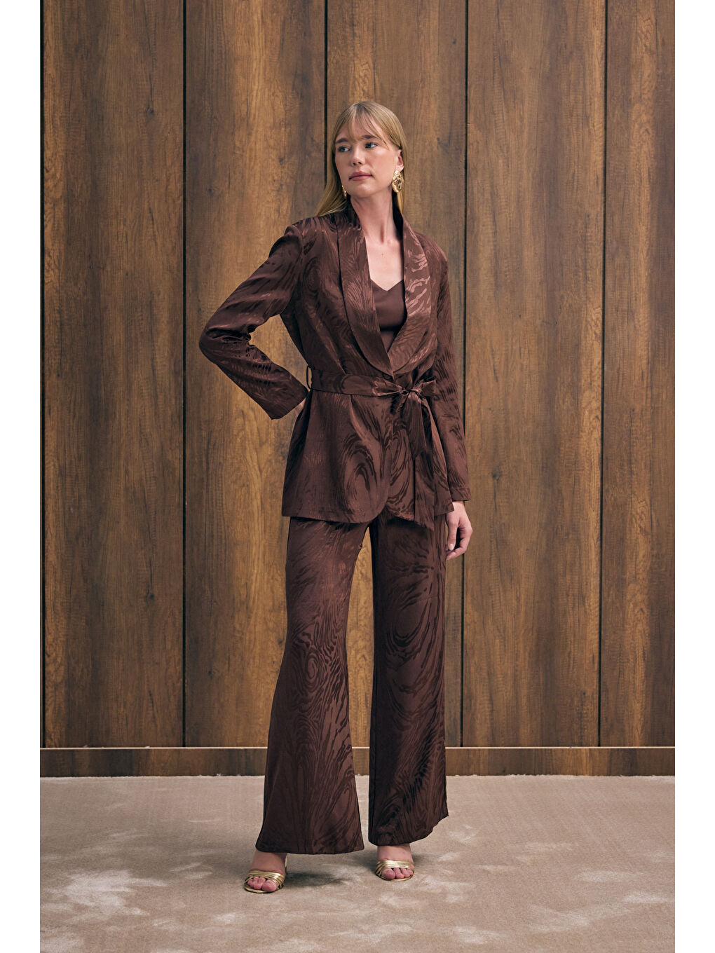 Kahverengi Kuşaklı Uzun Ceket - Kahve-1