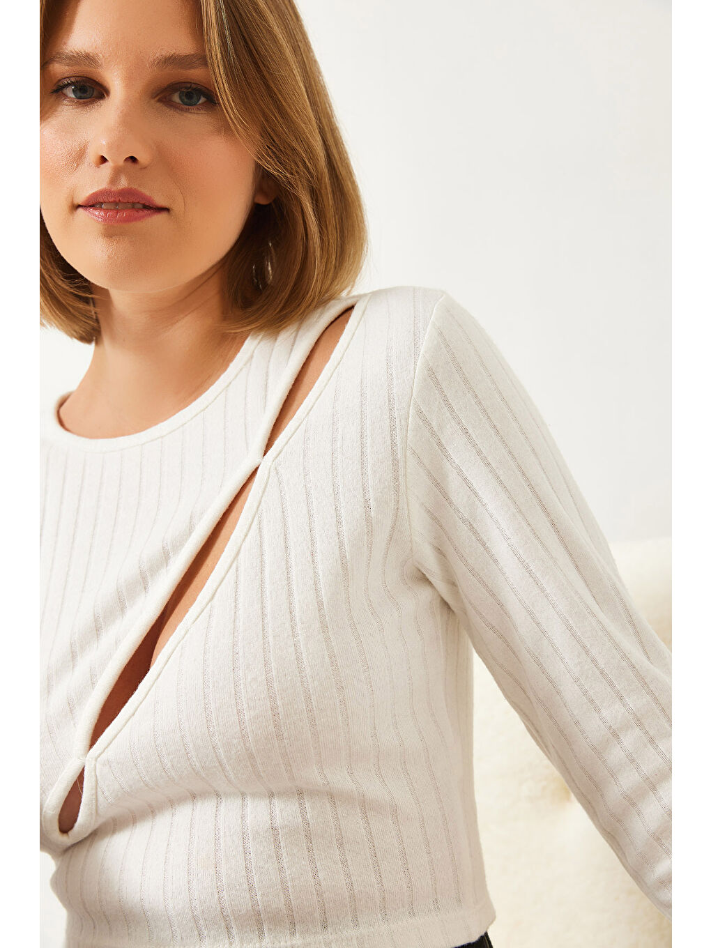 Beyaz Kadın Önü Biyeli Crop Bluz-2