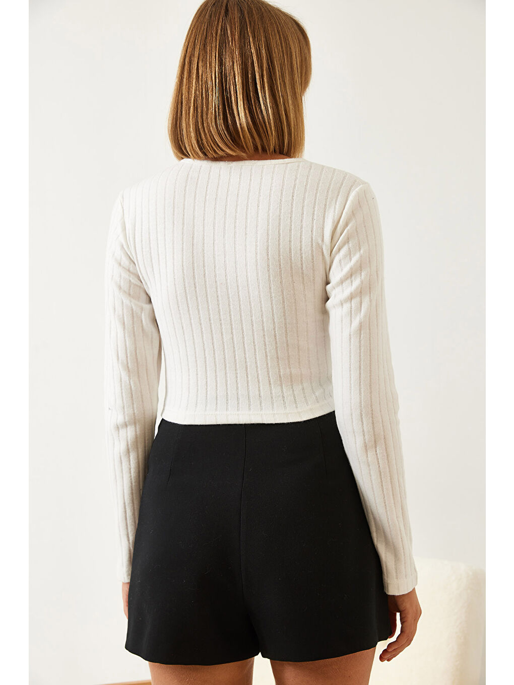 Beyaz Kadın Önü Biyeli Crop Bluz-4