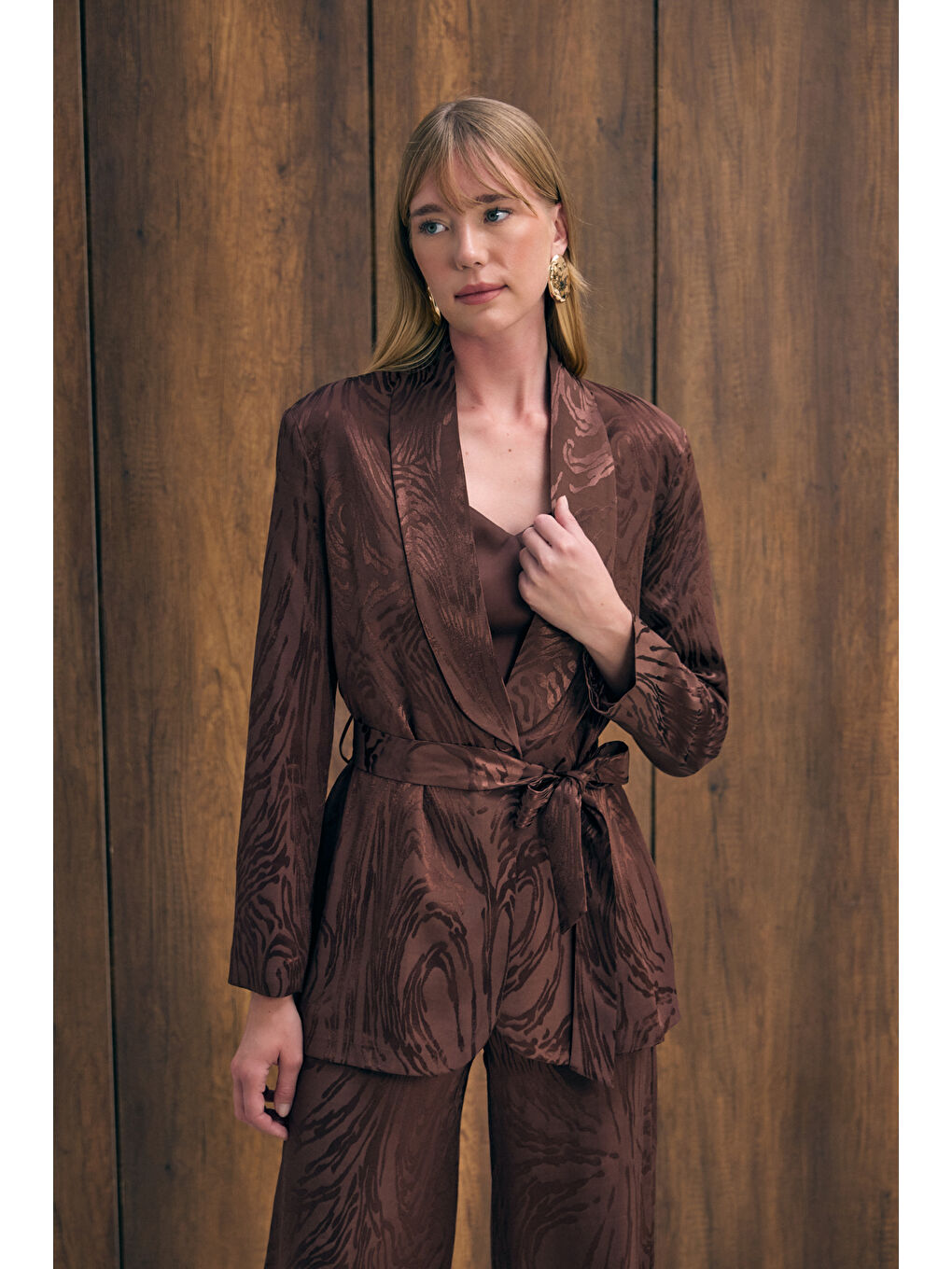 Kahverengi Kuşaklı Uzun Ceket - Kahve-3