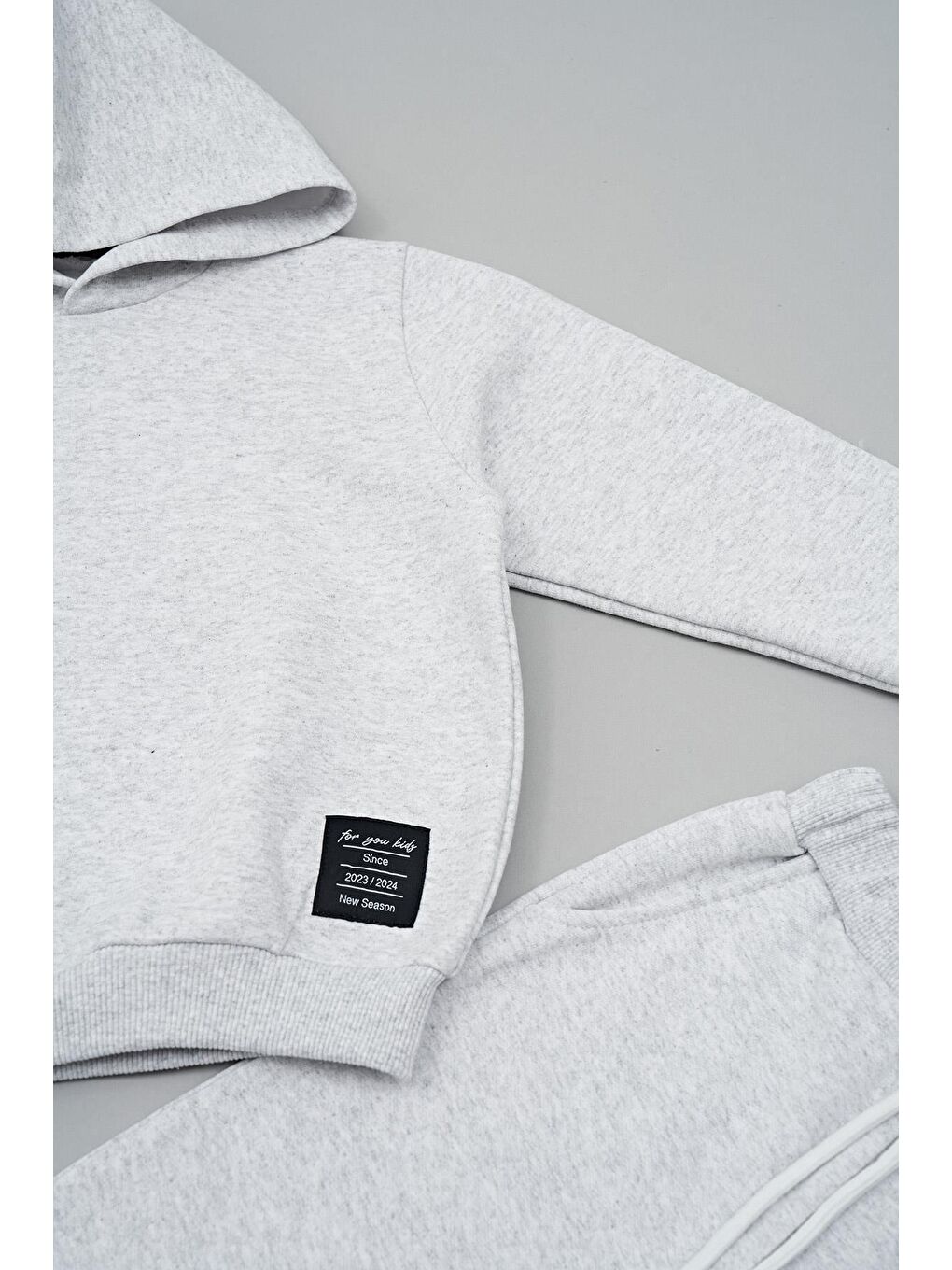 Kapüşonlu Etiket Detaylı Gri Alt Üst Takım-2