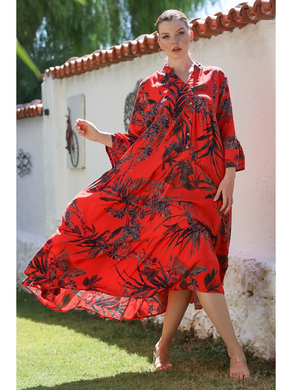 Kırmızı Narçiçeği Hakim Yaka Fırfırlı Kol Düğmeli Eteği Fırfırlı Allover Baskılı Dokuma Elbise 130 58-5