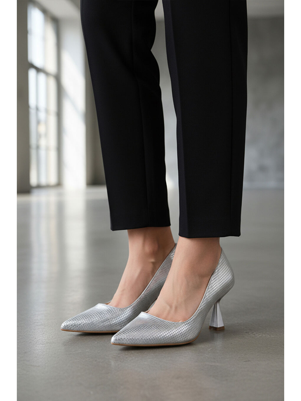 Gri Gümüş İnce Topuklu Kadın Abiye Ayakkabı 665140 Z-2