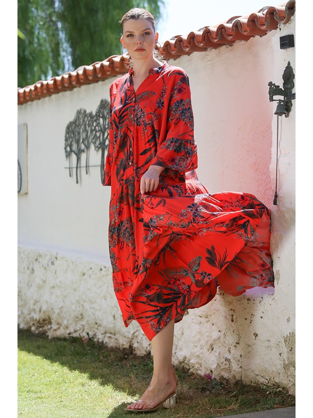 Kırmızı Narçiçeği Hakim Yaka Fırfırlı Kol Düğmeli Eteği Fırfırlı Allover Baskılı Dokuma Elbise 130 58-7