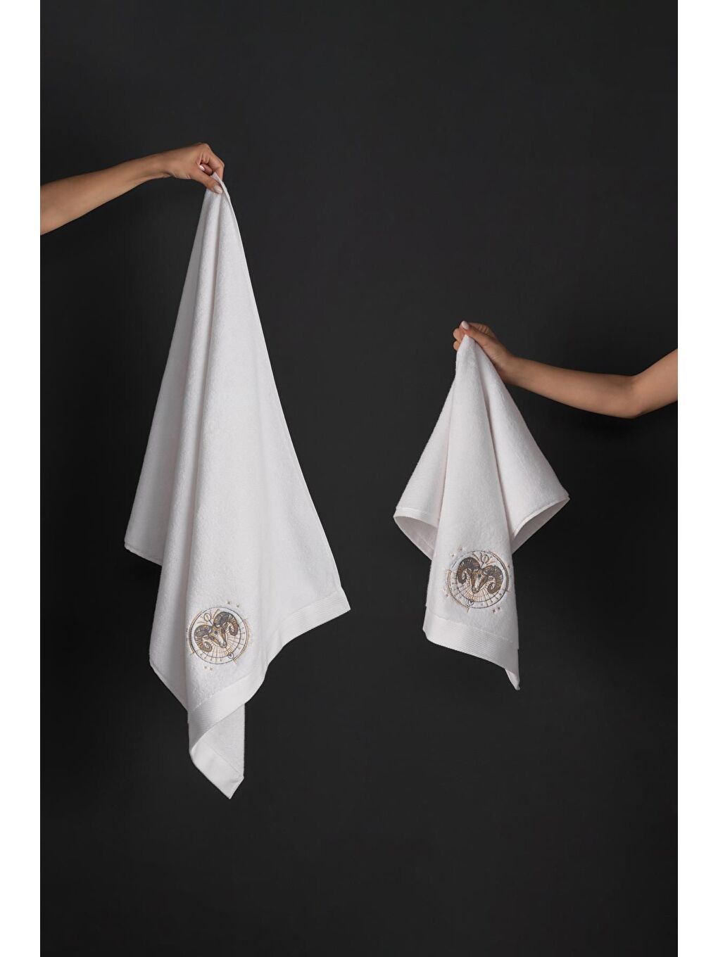 Beyaz %100 Microcotton Üst Kalite Havlu Seti Burç Nakışlı-1