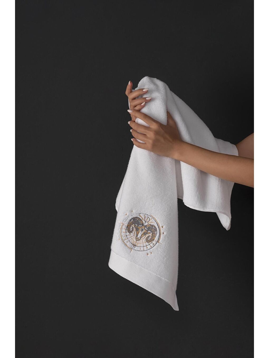 Beyaz %100 Microcotton Üst Kalite Havlu Seti Burç Nakışlı-2