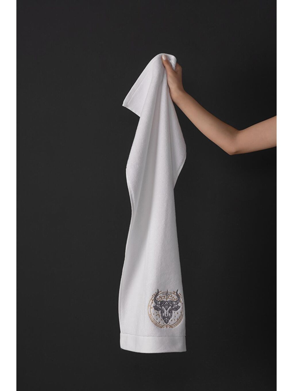 Beyaz %100 Microcotton Üst Kalite Havlu Seti Burç Nakışlı-1