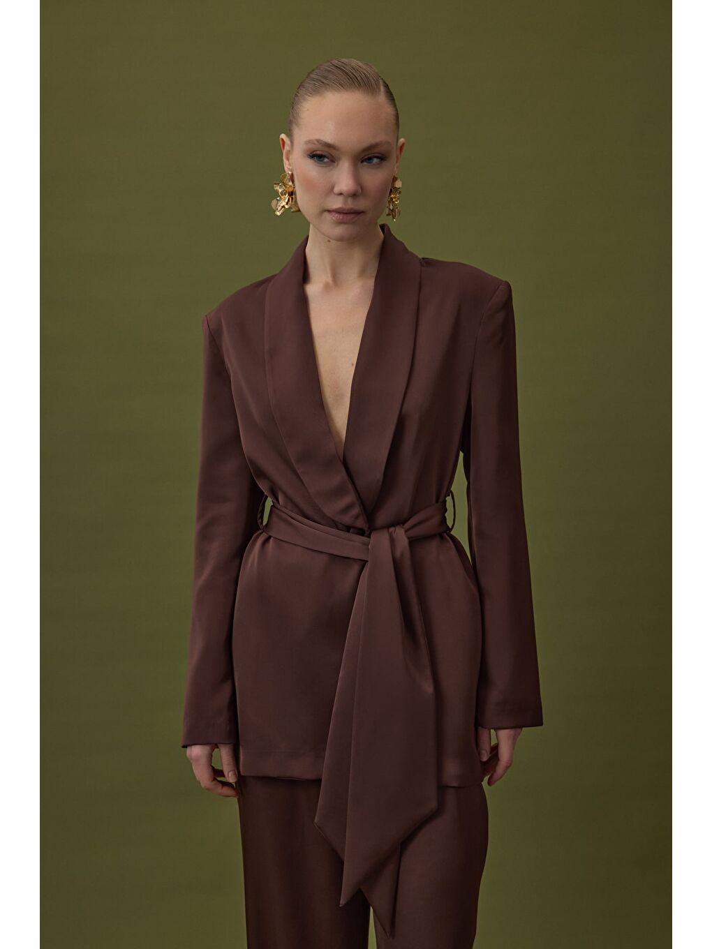 Kahverengi Kuşaklı Saten Ceket - Kahve