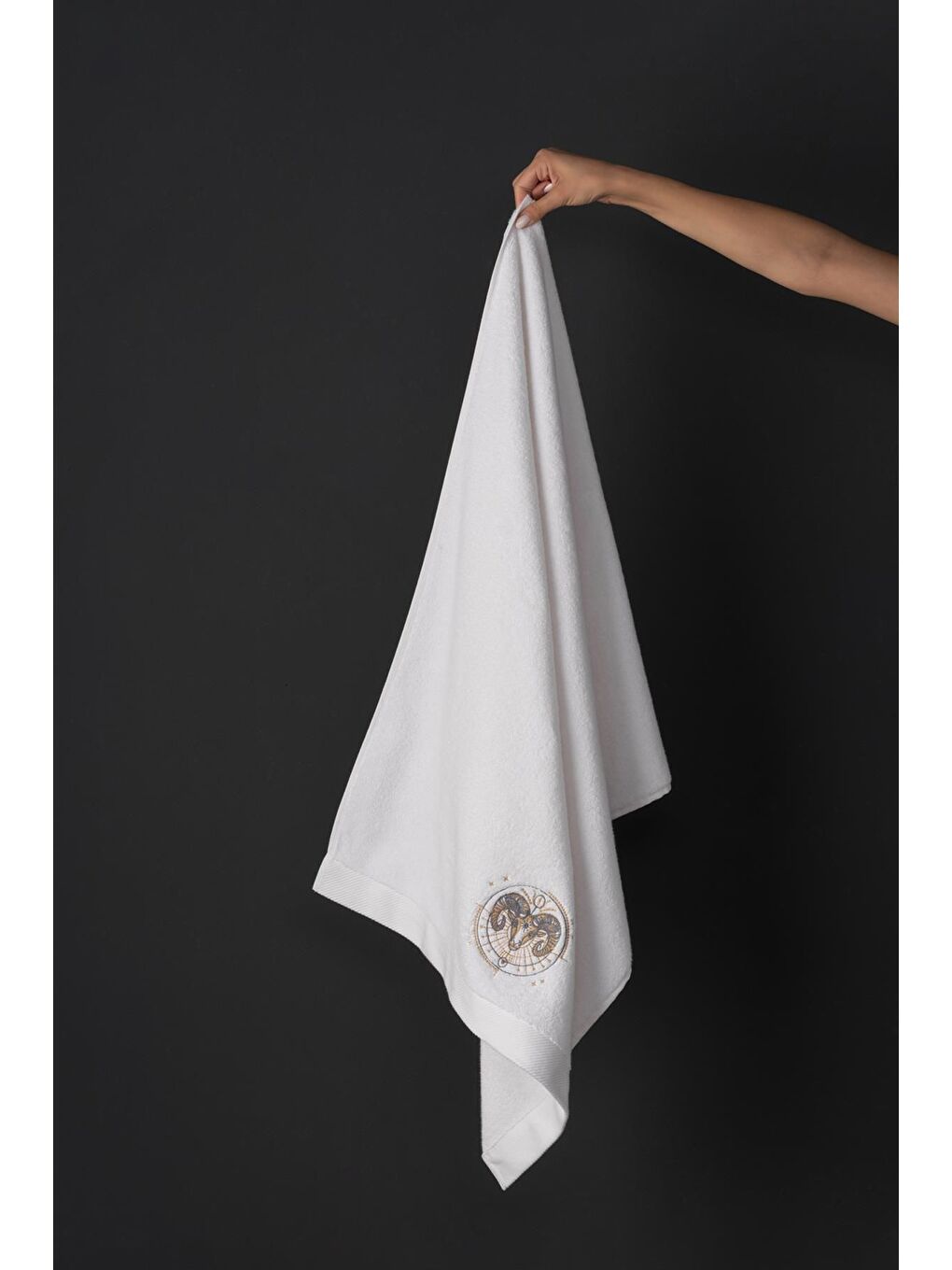 Beyaz %100 Microcotton Üst Kalite Havlu Seti Burç Nakışlı-5