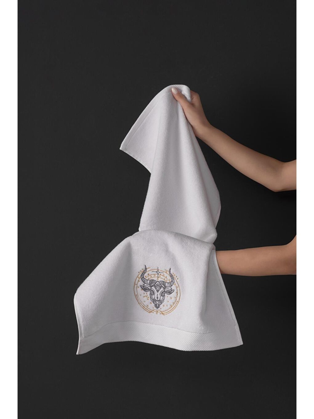 Beyaz %100 Microcotton Üst Kalite Havlu Seti Burç Nakışlı-3
