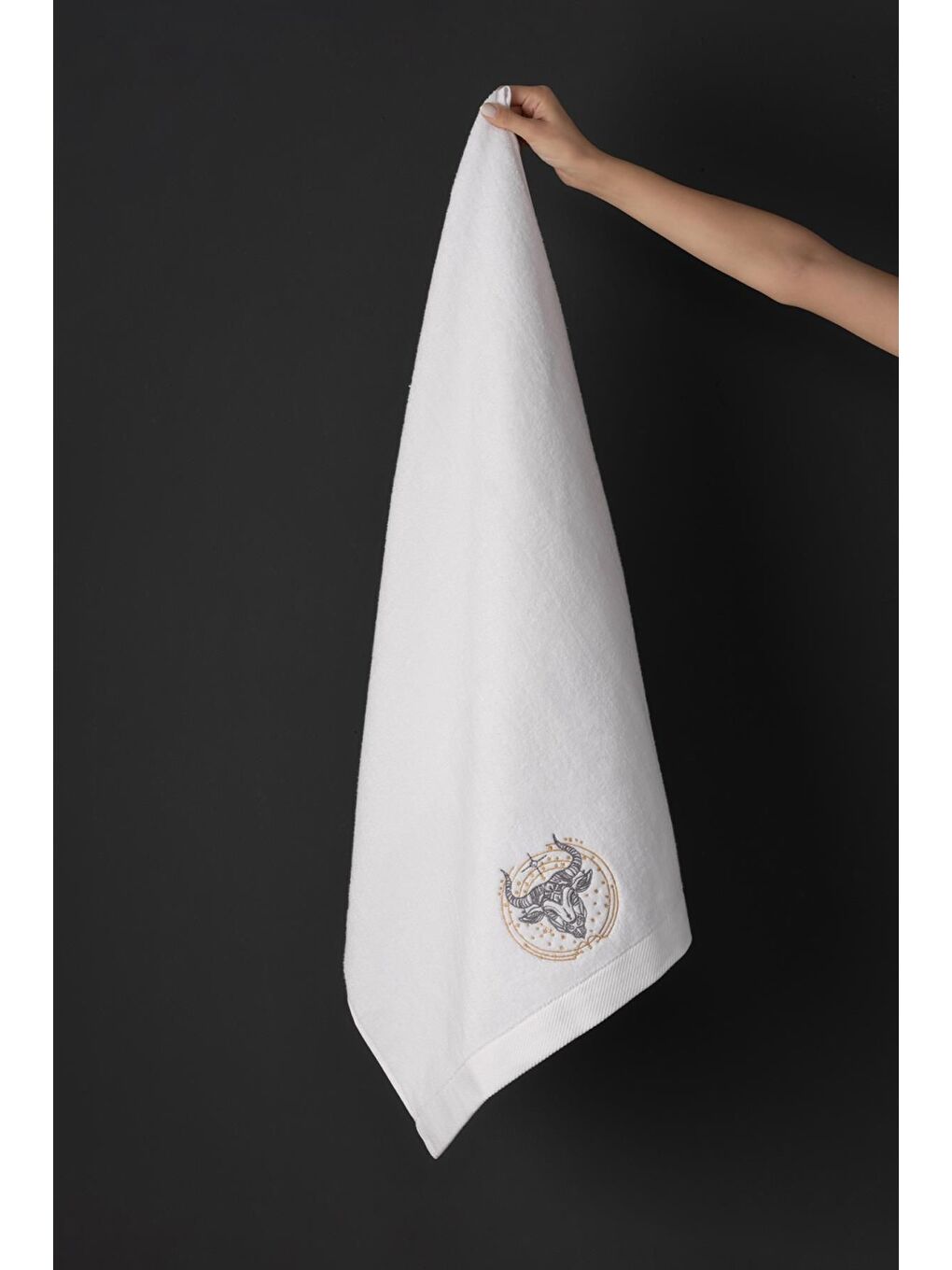 Beyaz %100 Microcotton Üst Kalite Havlu Seti Burç Nakışlı-4