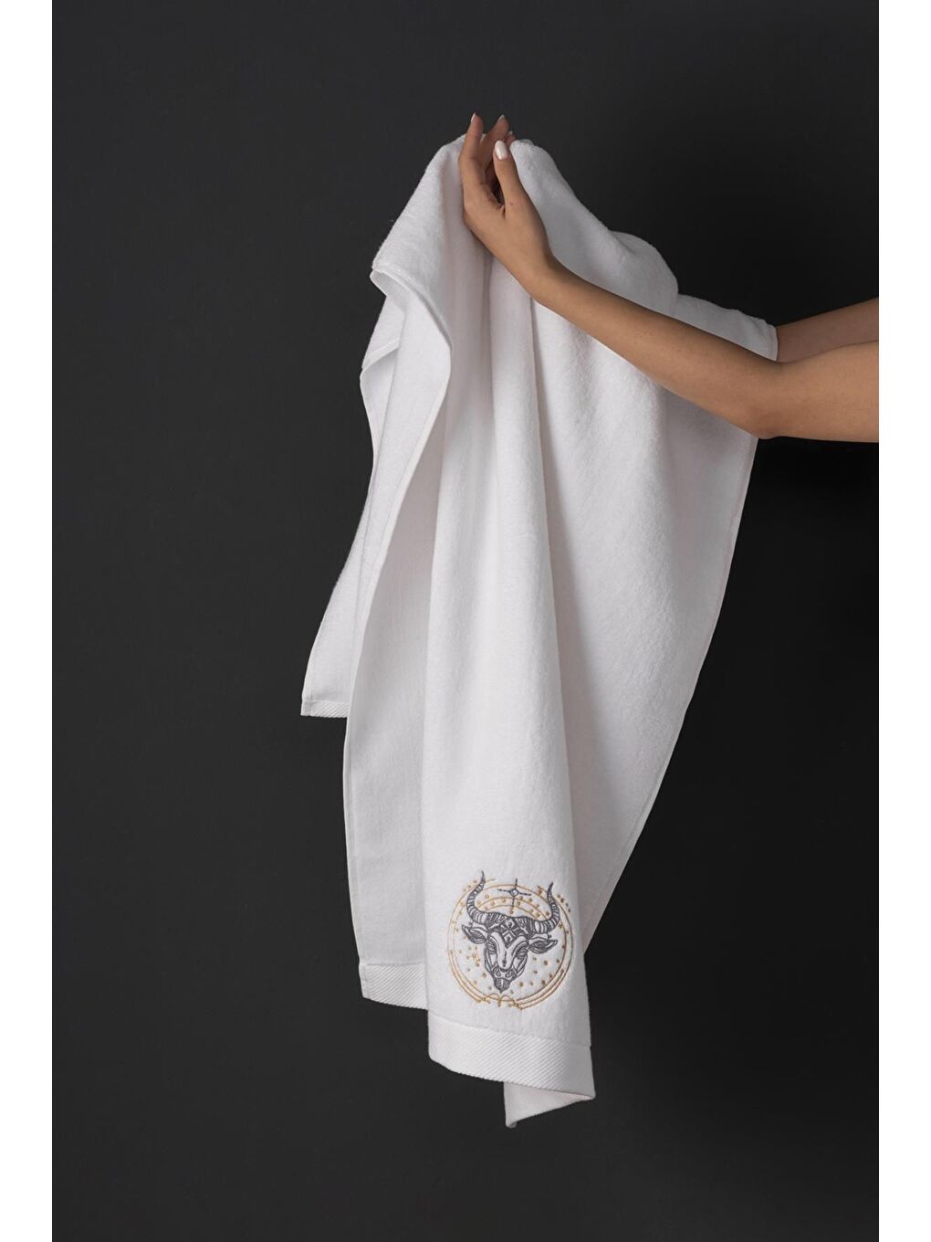 Beyaz %100 Microcotton Üst Kalite Havlu Seti Burç Nakışlı-5