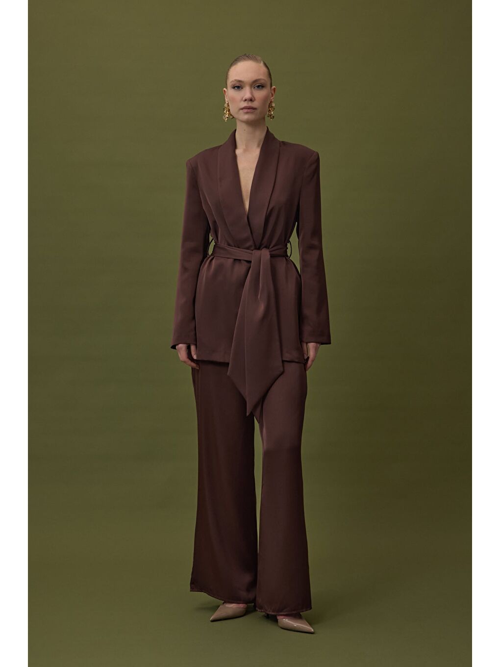 Kahverengi Kuşaklı Saten Ceket - Kahve-3