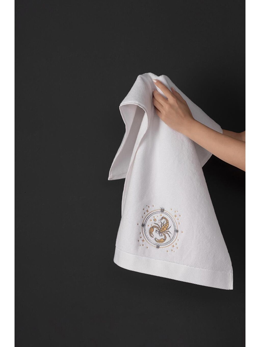 Beyaz %100 Microcotton Üst Kalite Havlu Seti Burç Nakışlı-4