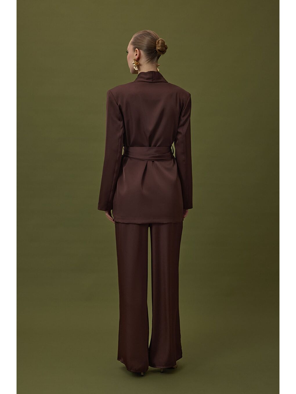 Kahverengi Kuşaklı Saten Ceket - Kahve-6