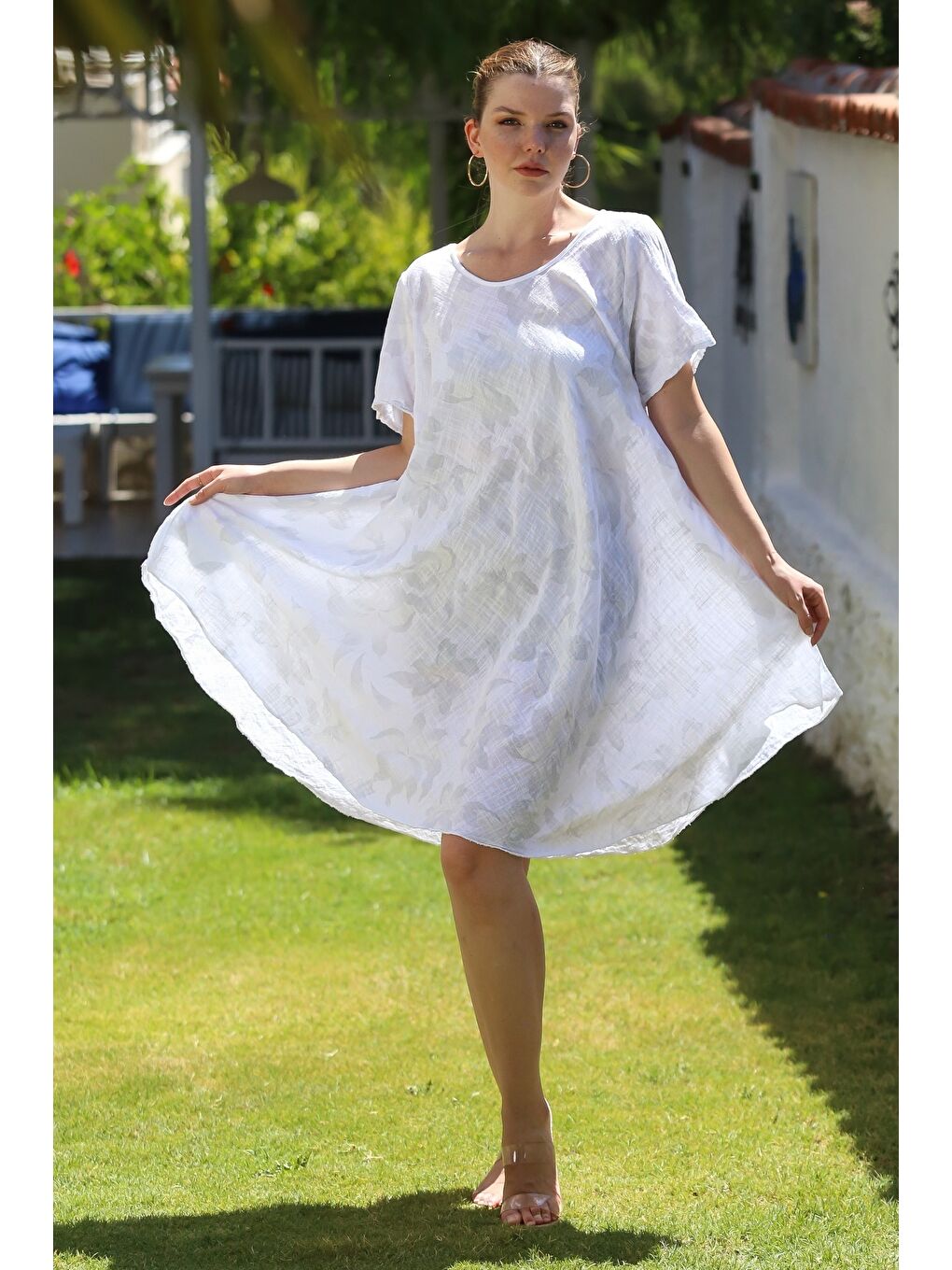 İtalyan Beyaz Havuz Yaka Kısa Kol Çiçekli Casual Oversize Dokuma Elbise 110 70-2