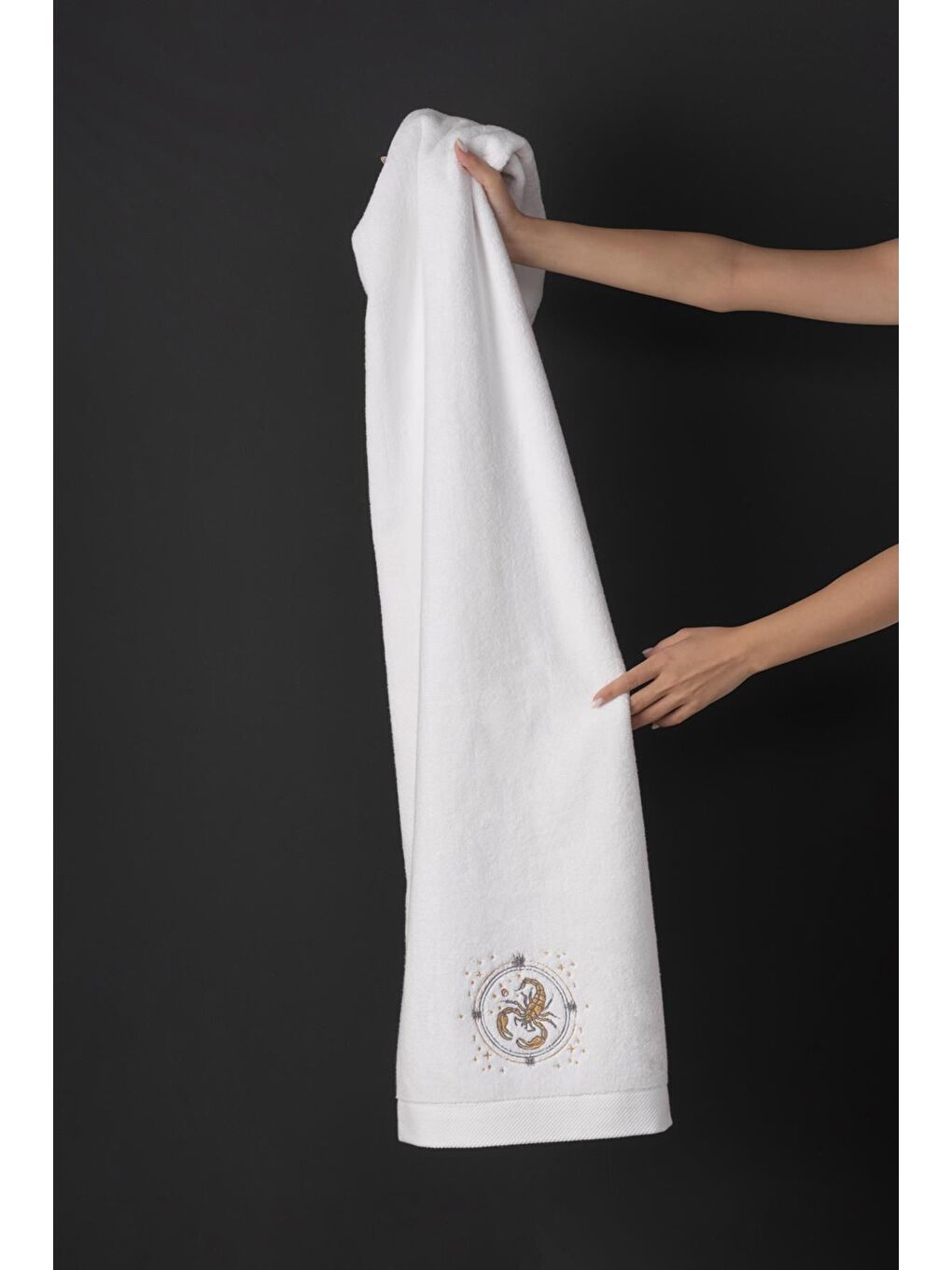 Beyaz %100 Microcotton Üst Kalite Havlu Seti Burç Nakışlı-7