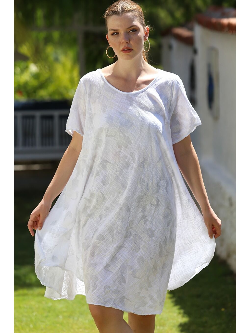 İtalyan Beyaz Havuz Yaka Kısa Kol Çiçekli Casual Oversize Dokuma Elbise 110 70-3