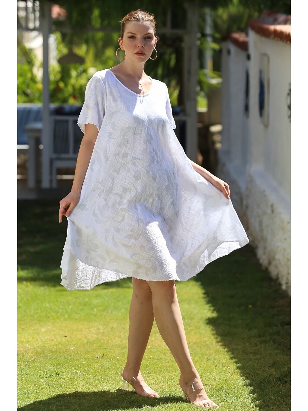 İtalyan Beyaz Havuz Yaka Kısa Kol Çiçekli Casual Oversize Dokuma Elbise 110 70-6