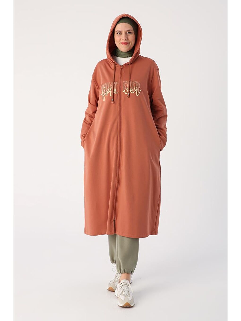 Kahverengi Tarçın-Büyük Beden Aplike Nakışlı Fermuarlı Hırka-1