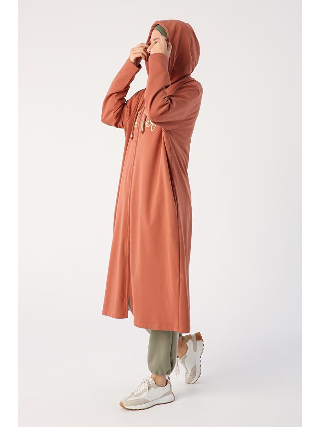 Kahverengi Tarçın-Büyük Beden Aplike Nakışlı Fermuarlı Hırka-2