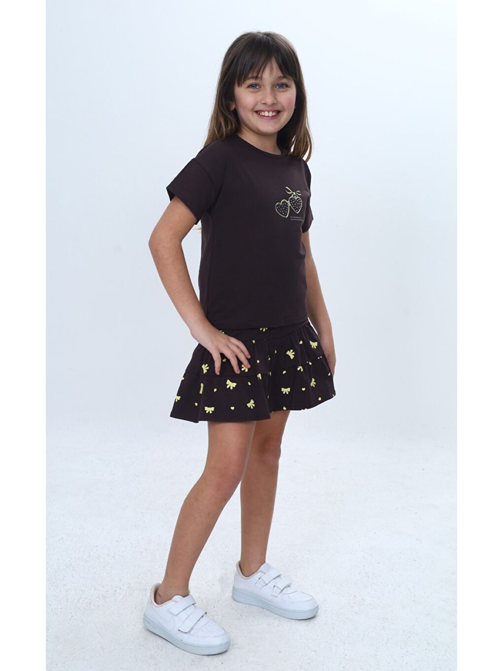 Kahverengi Kız Çocuk 2'li Takım Bisiklet Yaka Kısa Kollu Baskılı Tişört - Beli Lastikli Baskılı Şort Etek 24-2