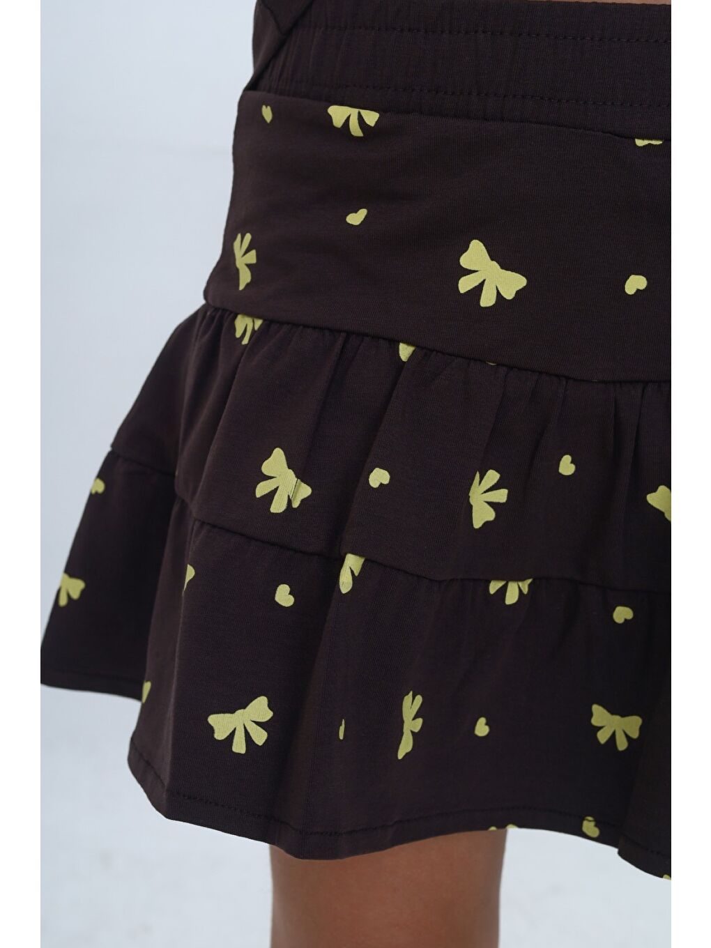 Kahverengi Kız Çocuk 2'li Takım Bisiklet Yaka Kısa Kollu Baskılı Tişört - Beli Lastikli Baskılı Şort Etek 24-7