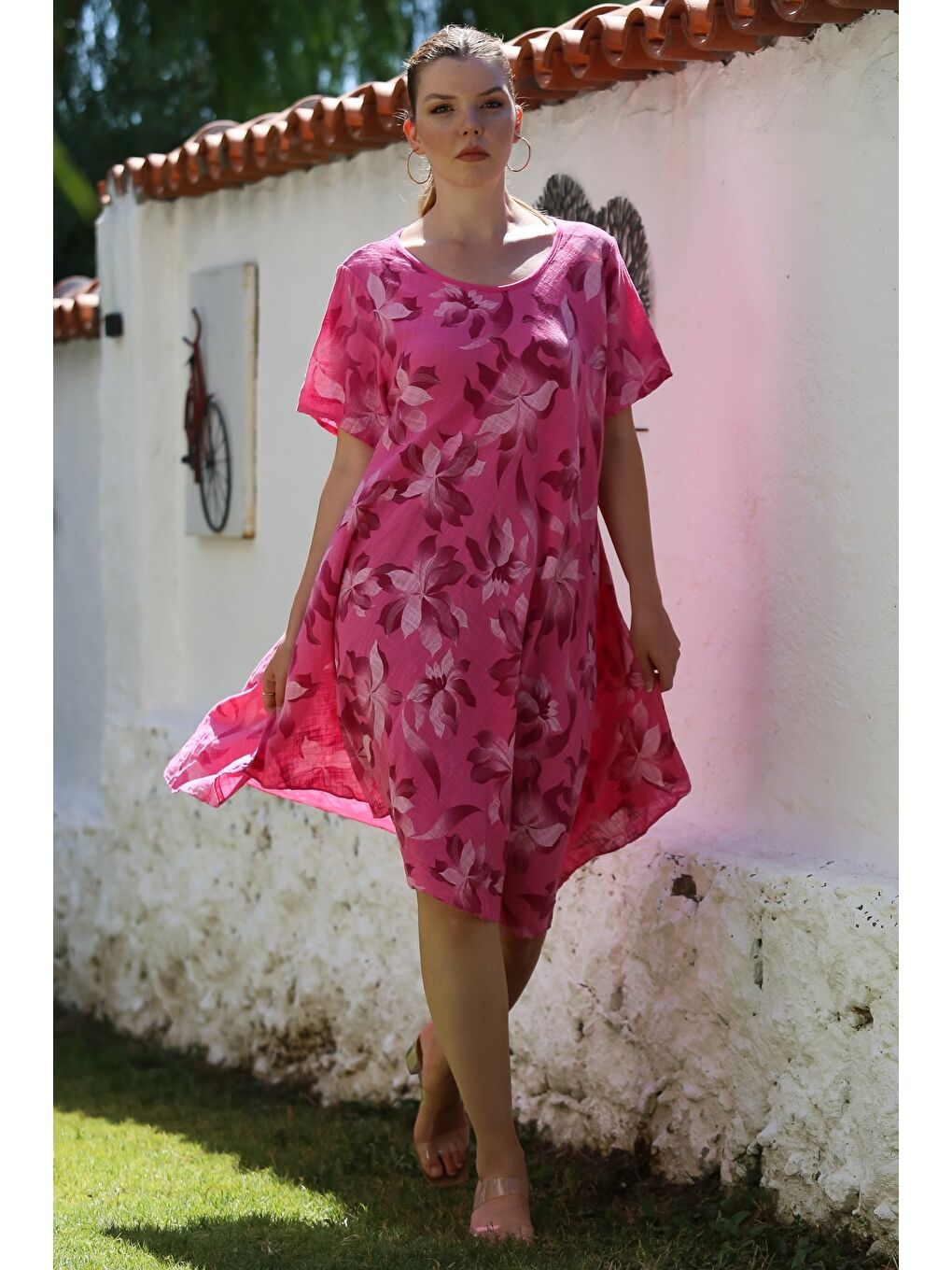 İtalyan Pastel Pembe Havuz Yaka Kısa Kol Çiçekli Casual Oversize Dokuma Elbise 110 70-3