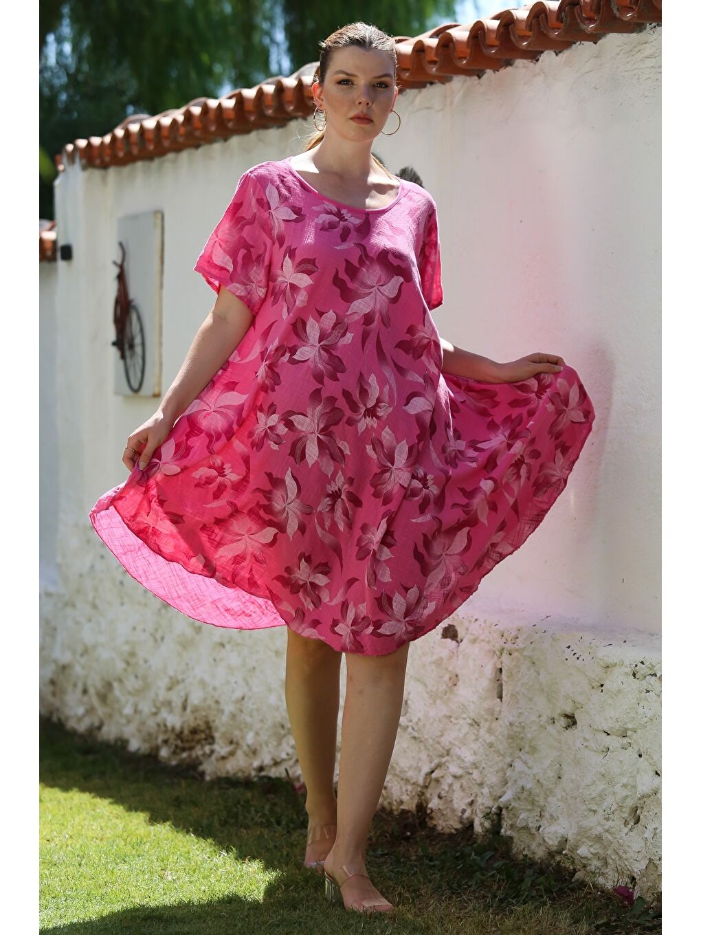 İtalyan Pastel Pembe Havuz Yaka Kısa Kol Çiçekli Casual Oversize Dokuma Elbise 110 70-4