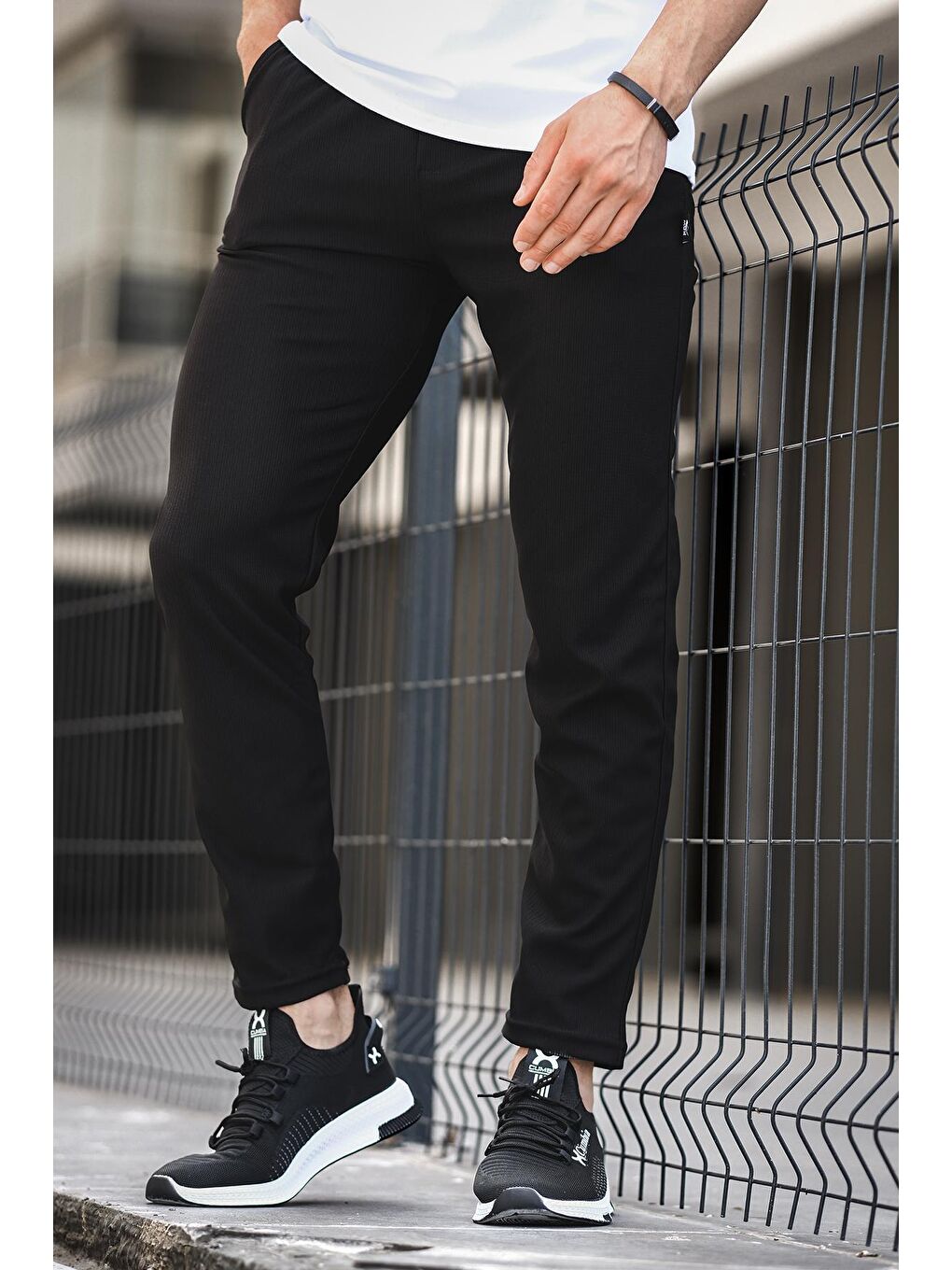 Siyah Düz Paça Fitilli Slim Fit Erkek Eşofman Altı-1